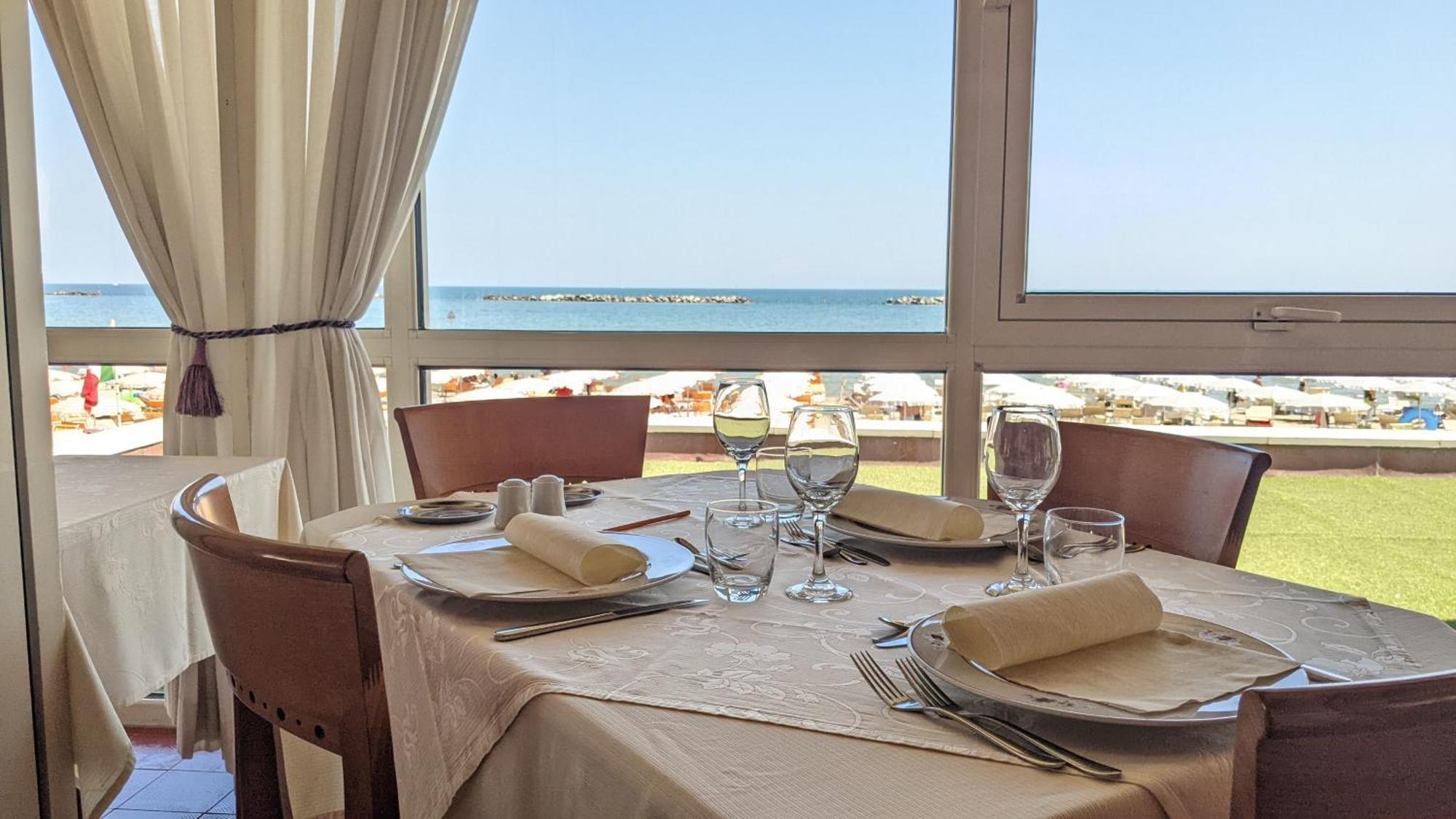 Hotel Sporting Cesenatico Exterior photo