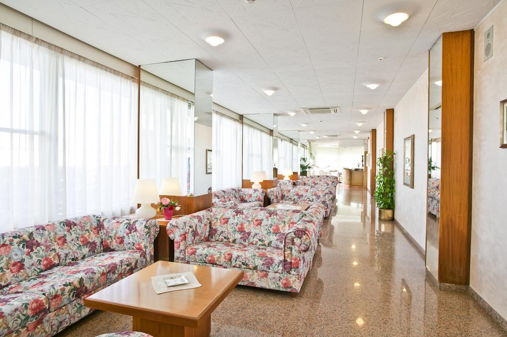 Hotel Sporting Cesenatico Exterior photo