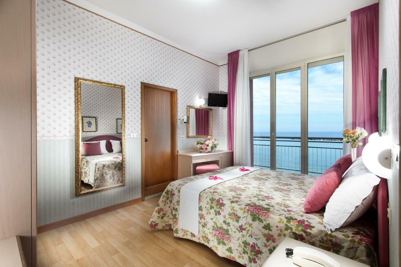 Hotel Sporting Cesenatico Exterior photo